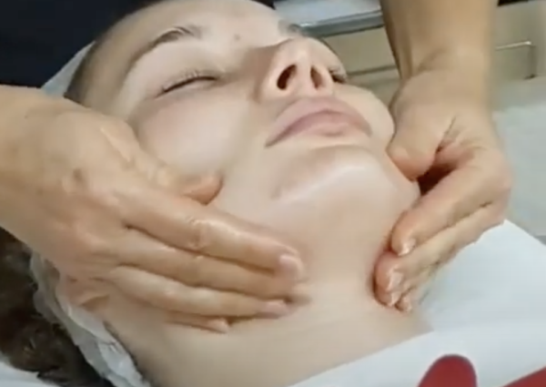 pulizia viso video in classe